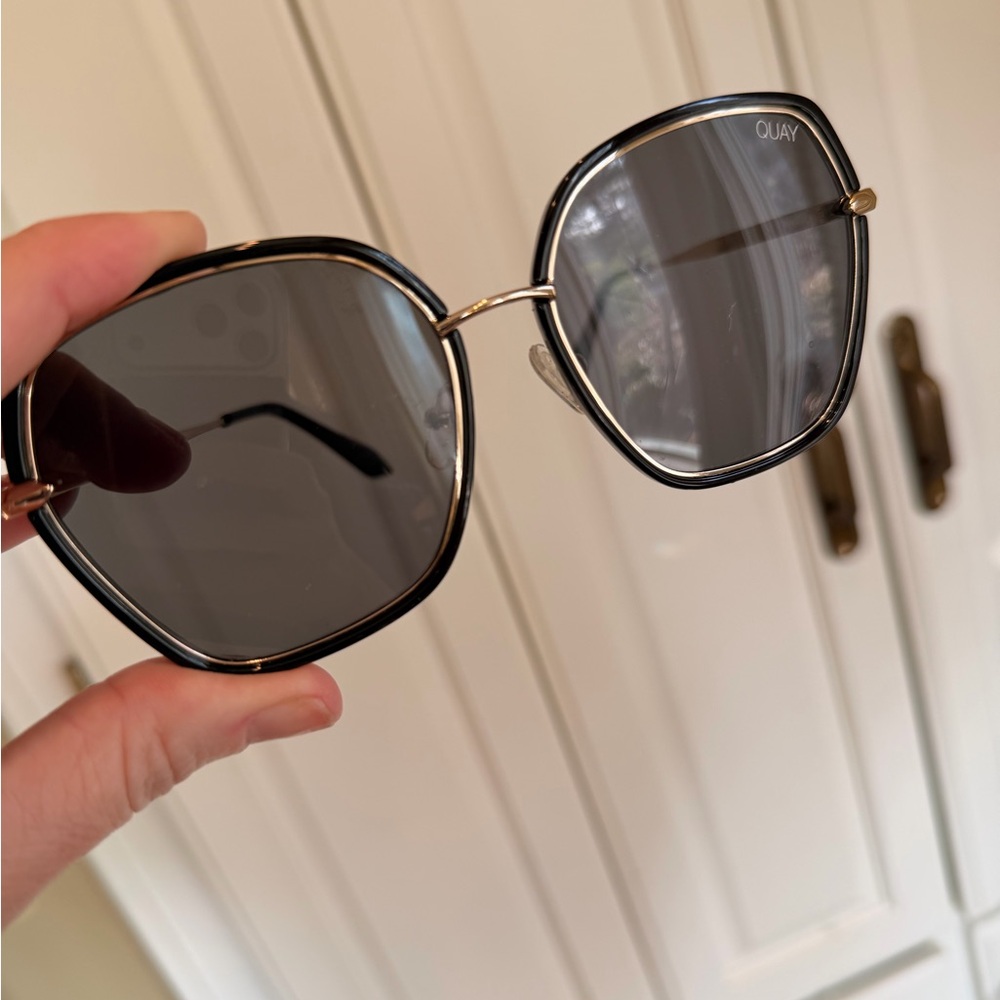Quay verve 125 Australia Black and Gold Hexagonal Sunglasses - Picture 3 of 6